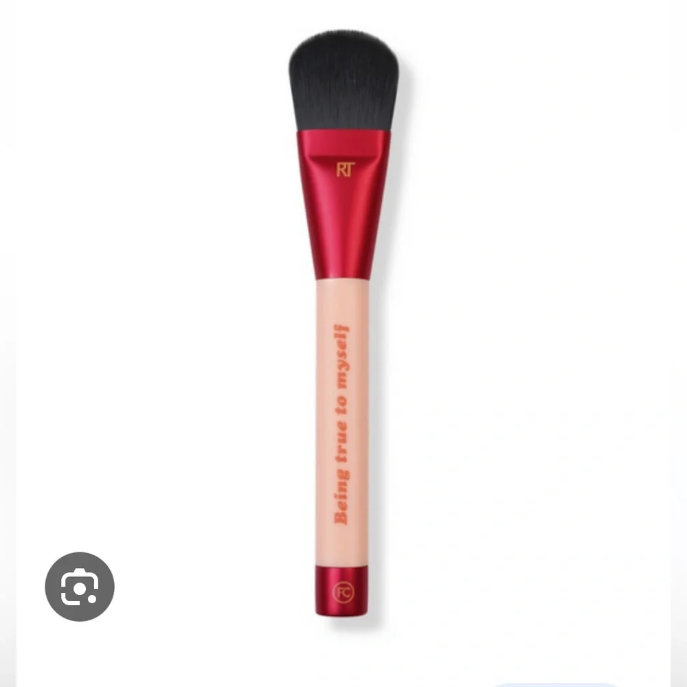 Makeup brush from Real Techniques!! Beautiful base foundations, tinted spf ⭐️